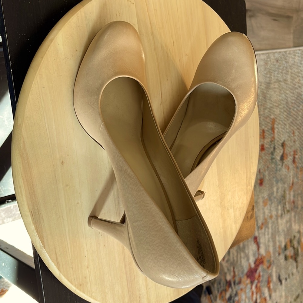 Nine West sand color leather heels. Size 8.5